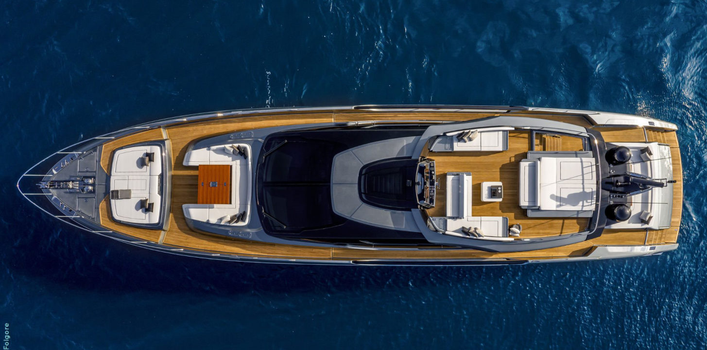 yacht to sale Riva 88 Folgore Geneva boats