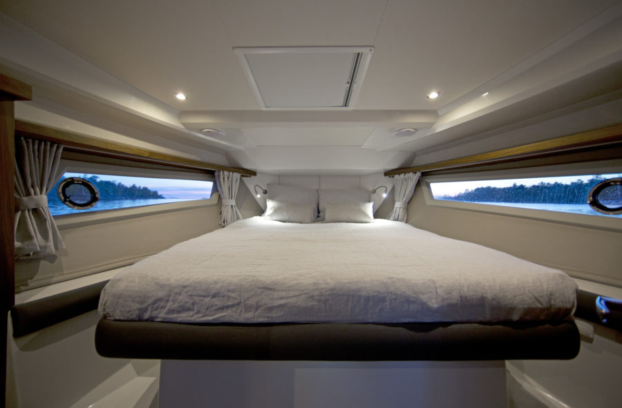 Grandezza 37 CA bedroom motorboat to sale Geneva boats