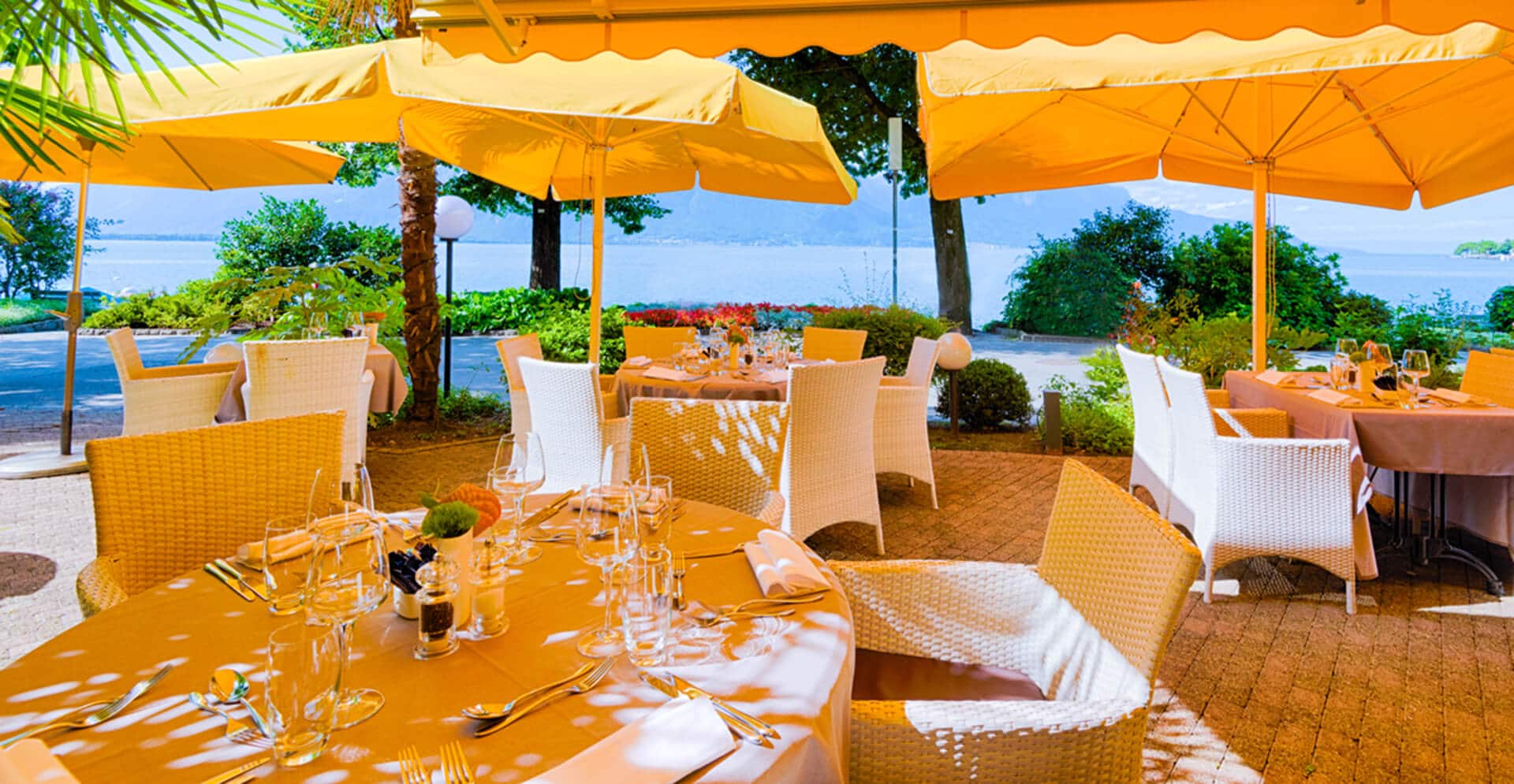 Outdoor seating area of Montreux Cafe Bellagio on a sunny day