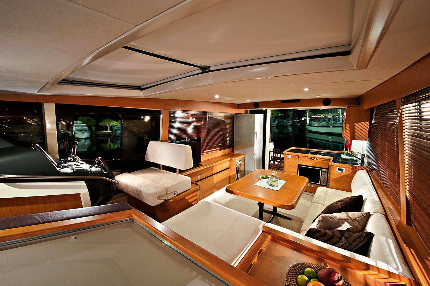 Greenline 40 boat interior