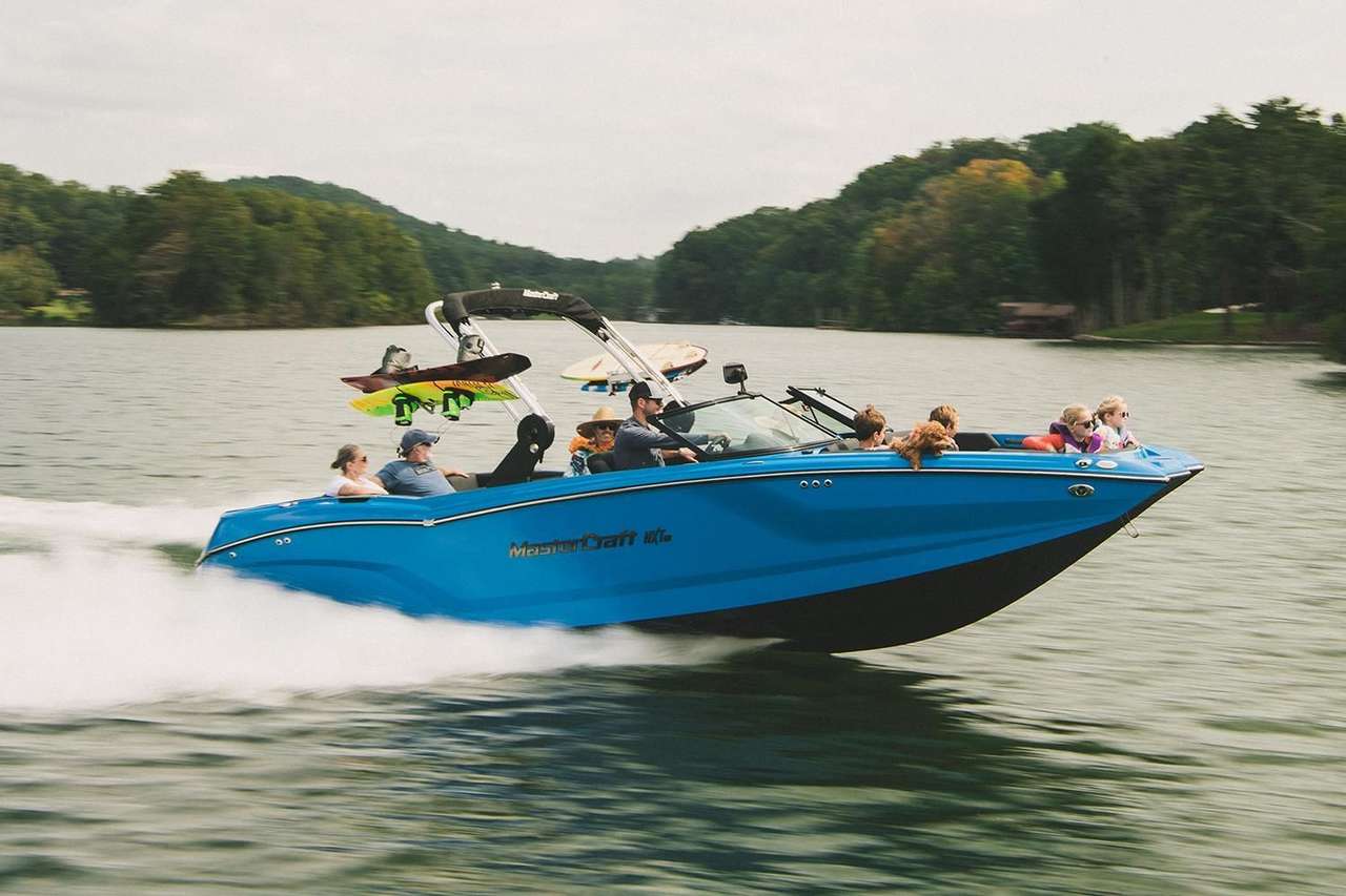 MasterCraft NXT 24 boat