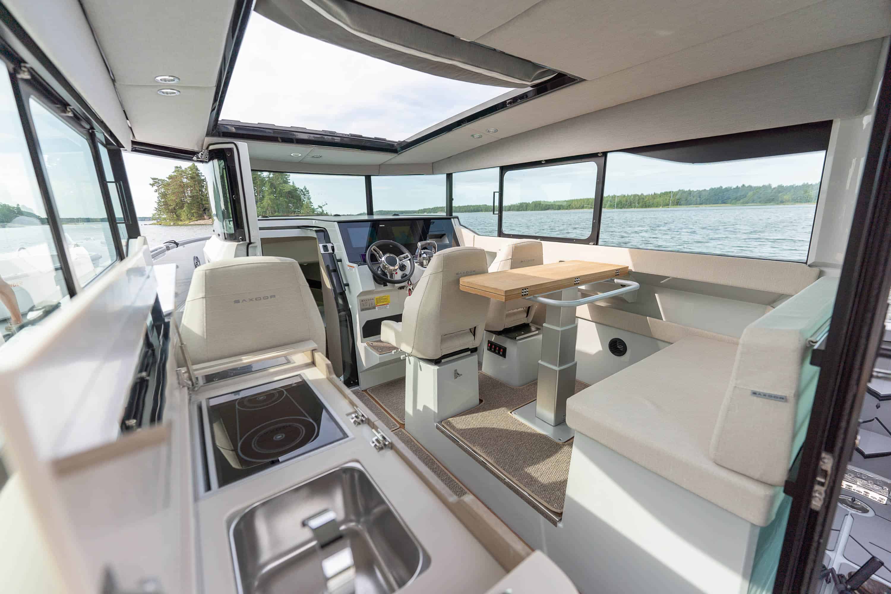 Saxdor 320 GTC boat interior